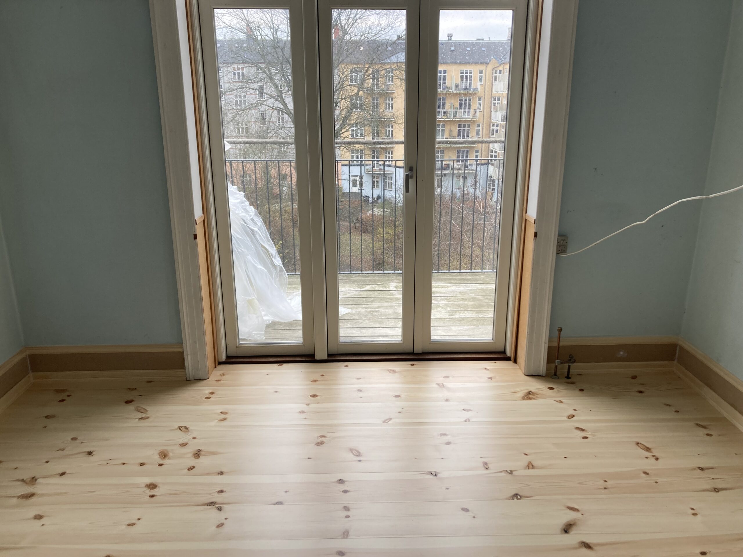 Montering af fyrretræsgulv 3cm planker