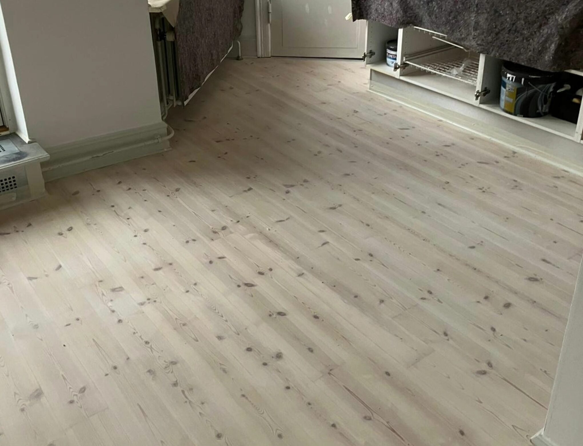 Olie/Lud behandling af fyrretræsgulv