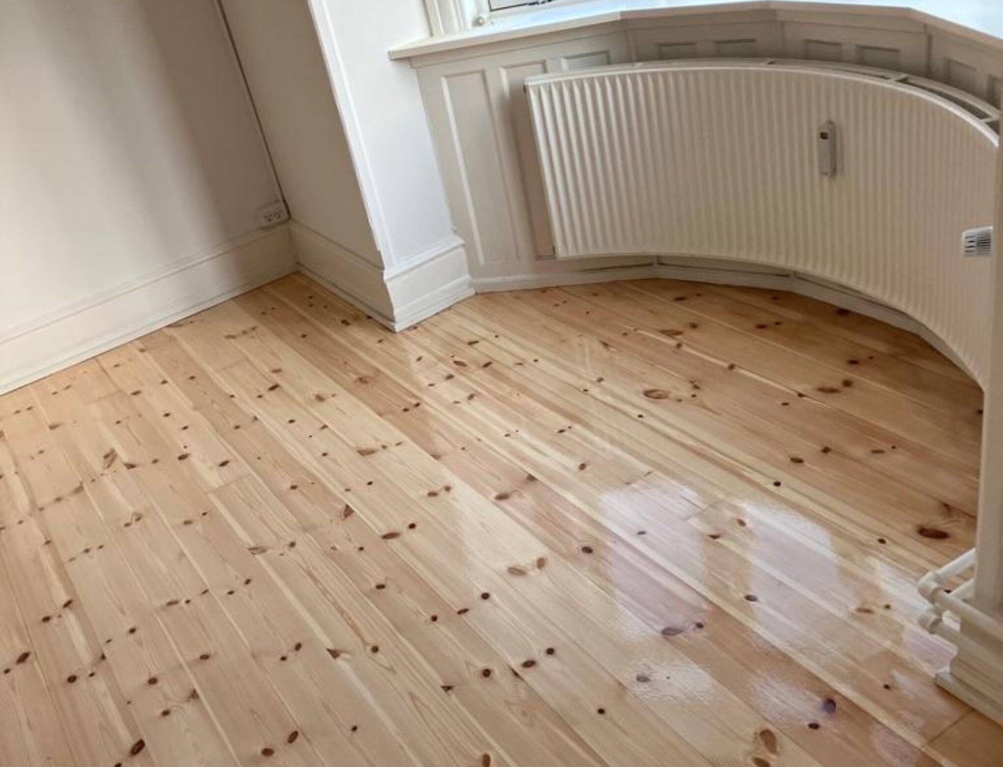 Lakbehandling af trægulv