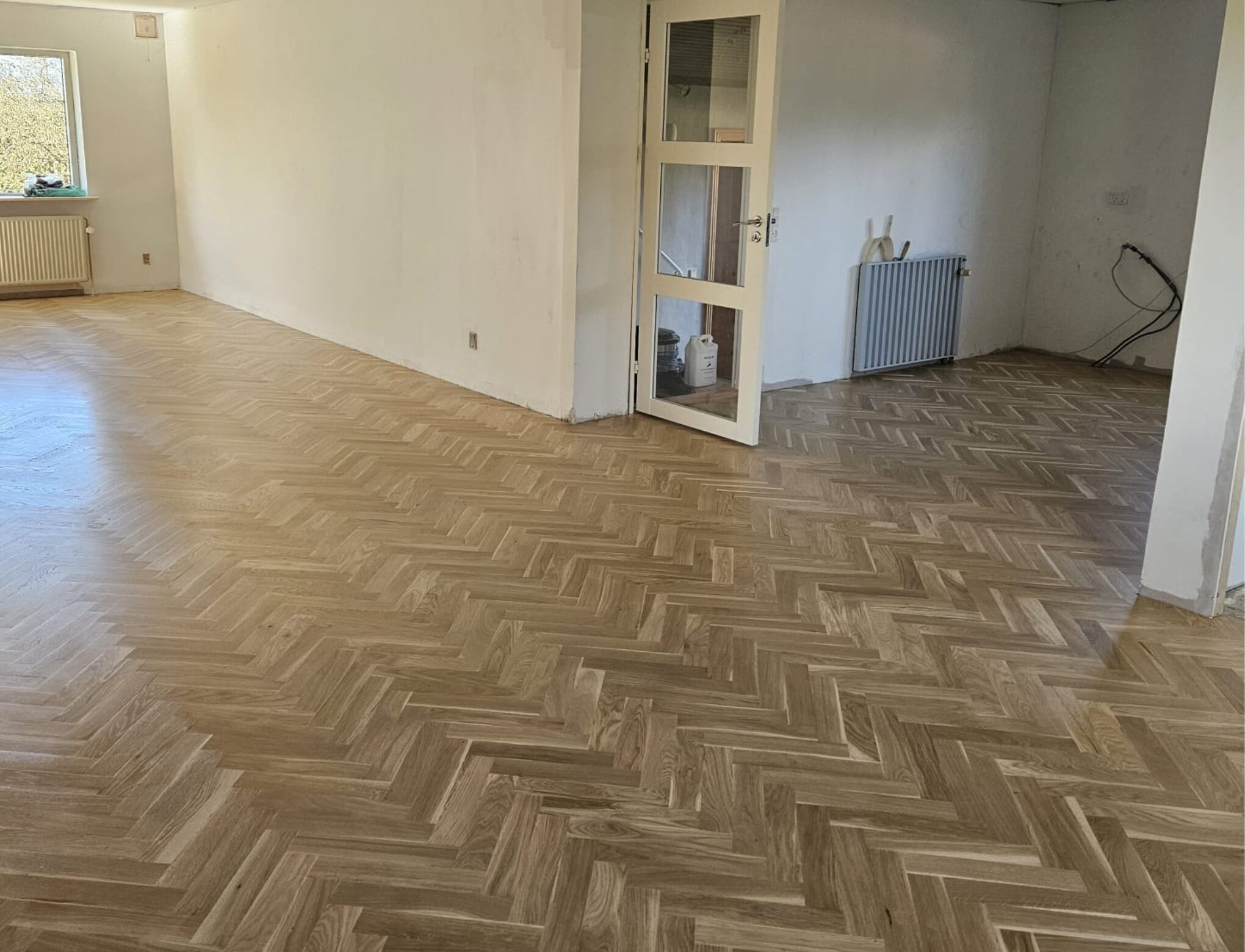 Lak behandling af gulv