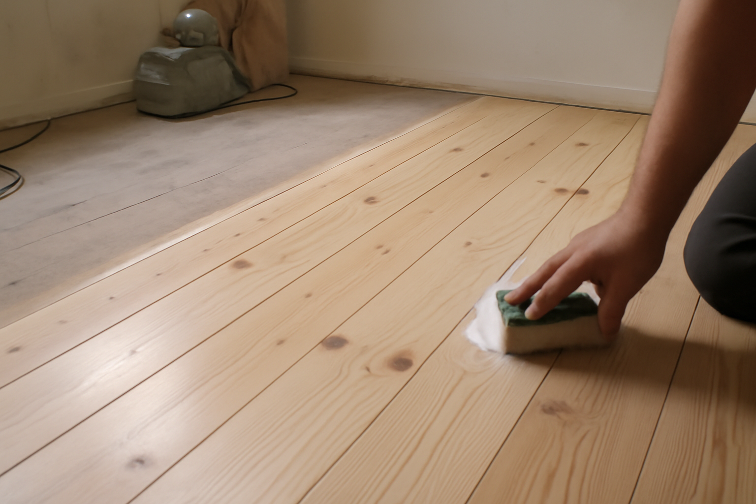 Illustration af: Sæbebehandling af fyrretræ: få det bedste ud af dit trægulv