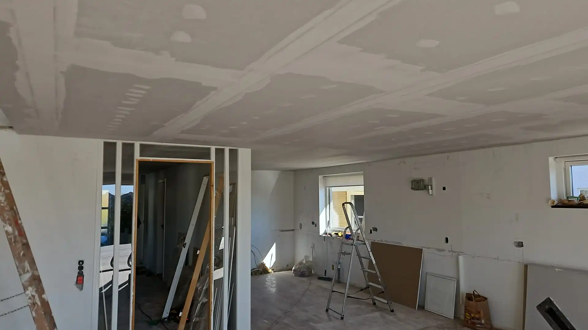 Gipsvæg under opbygning